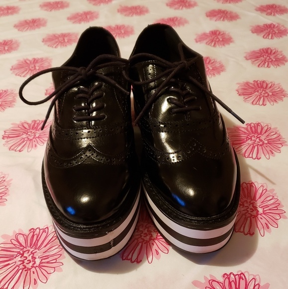 Aldo Wadolia Black+White Patent Platform Sneakers - Picture 4 of 8